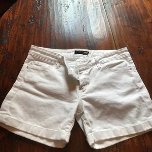David KAHN Women’s shorts.